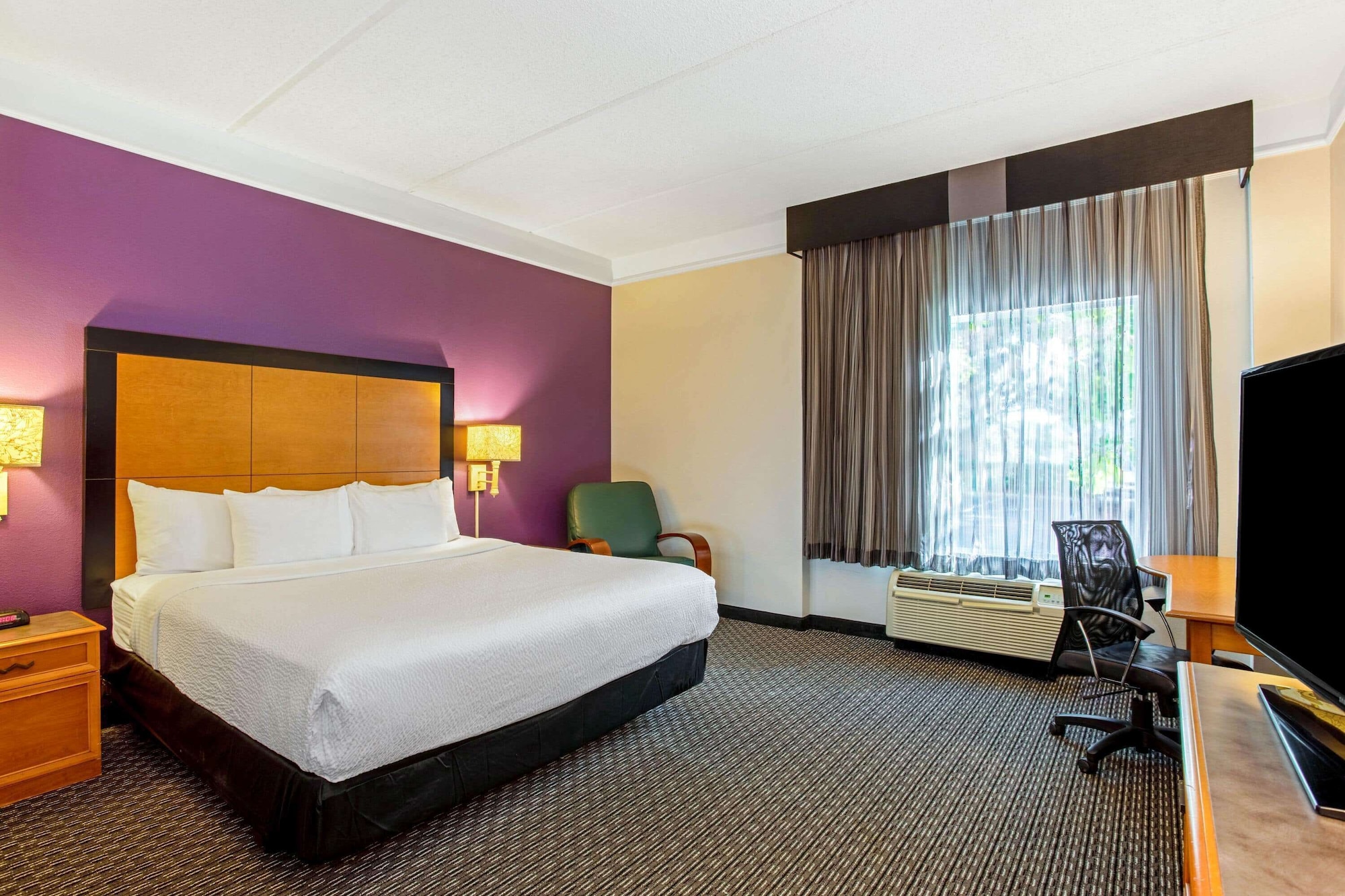 Deluxe, King Bed, Accessible