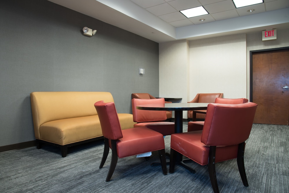 Hyatt Place Minneapolis/Eden Prairie 58/68