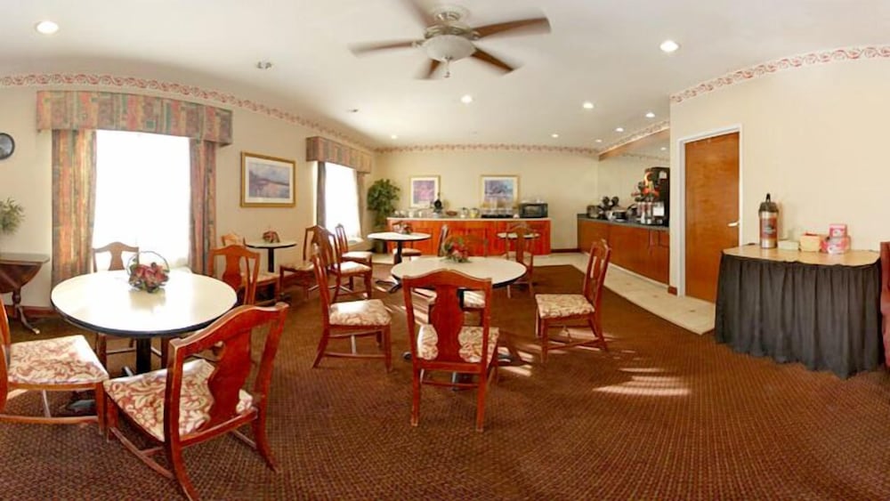 Quality Inn & Suites Evansville North 35/37