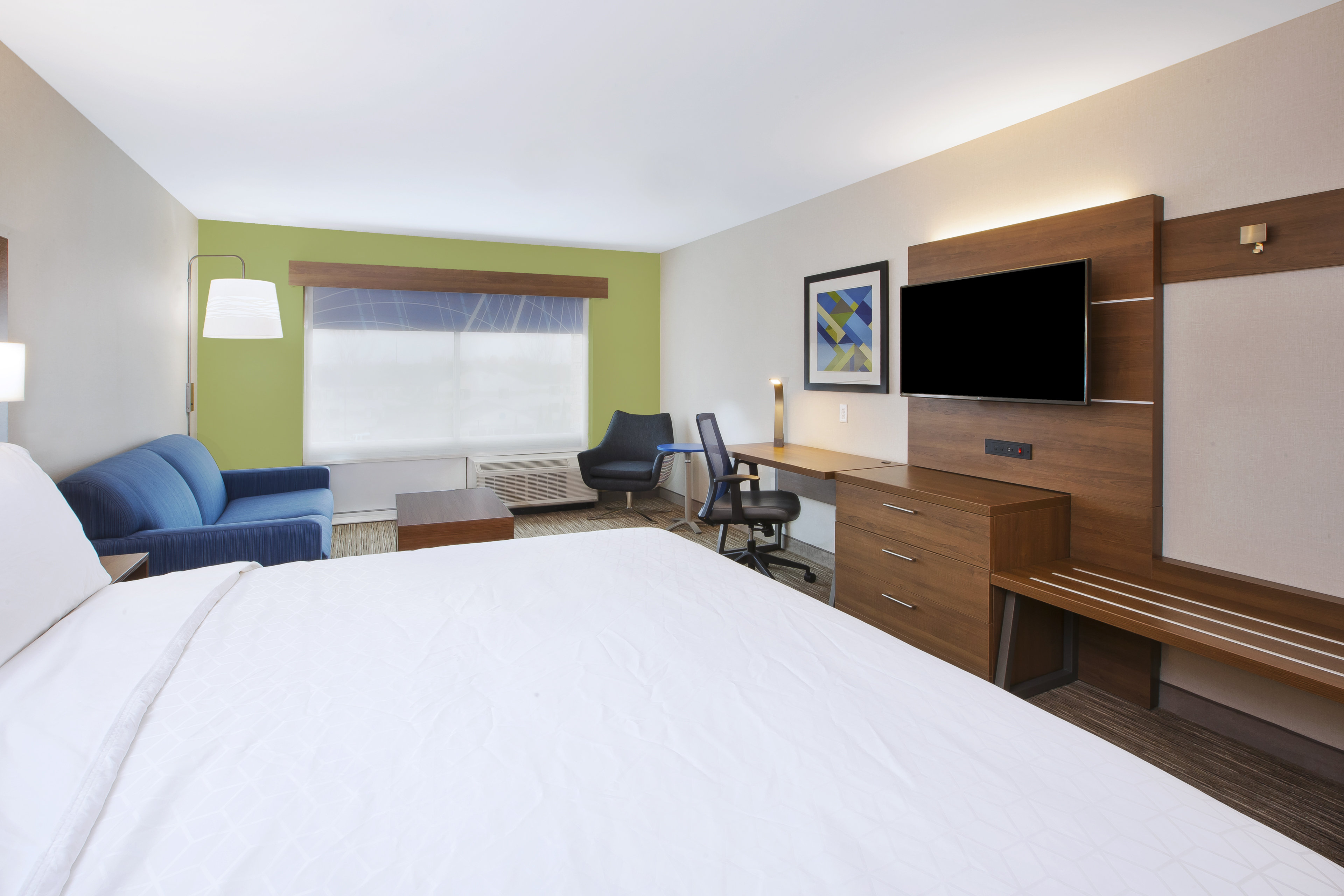 Holiday Inn Express Suites Grand Rapids Airport North 11/32