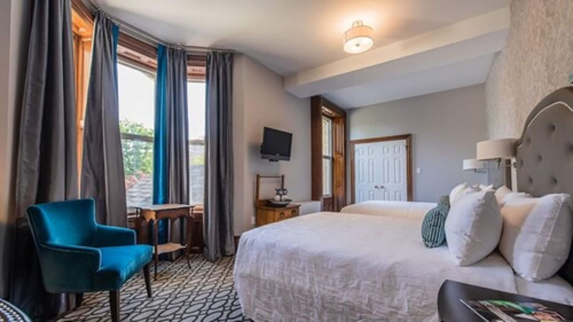 Estate, 2 Queen Beds