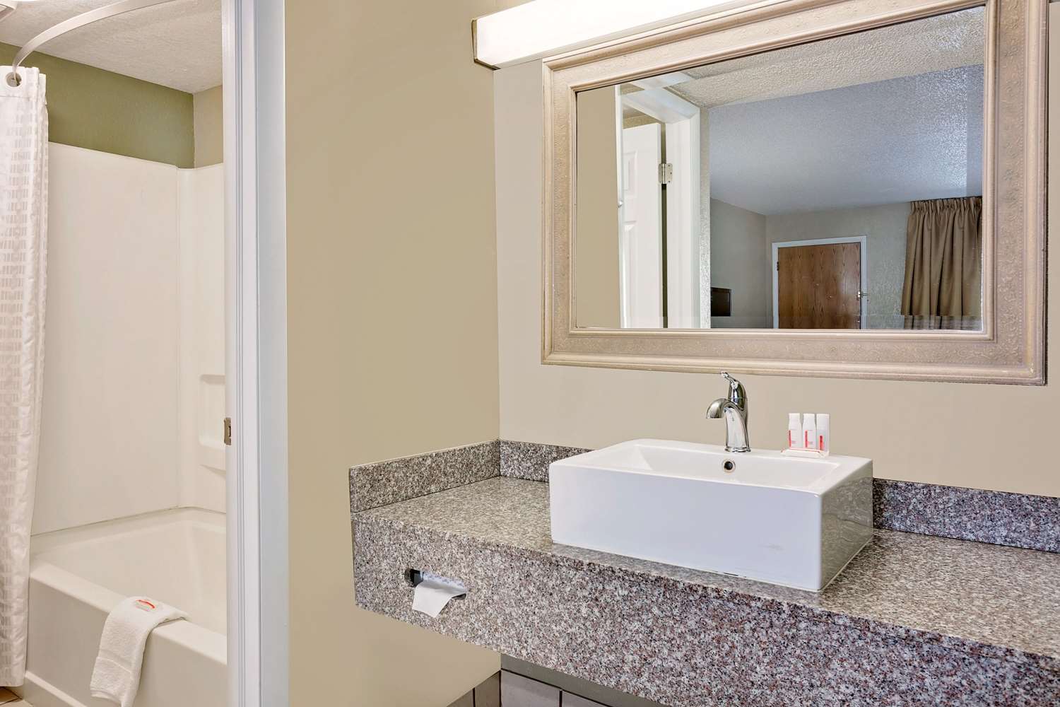 Super 8 by Wyndham Denver Central 17/17