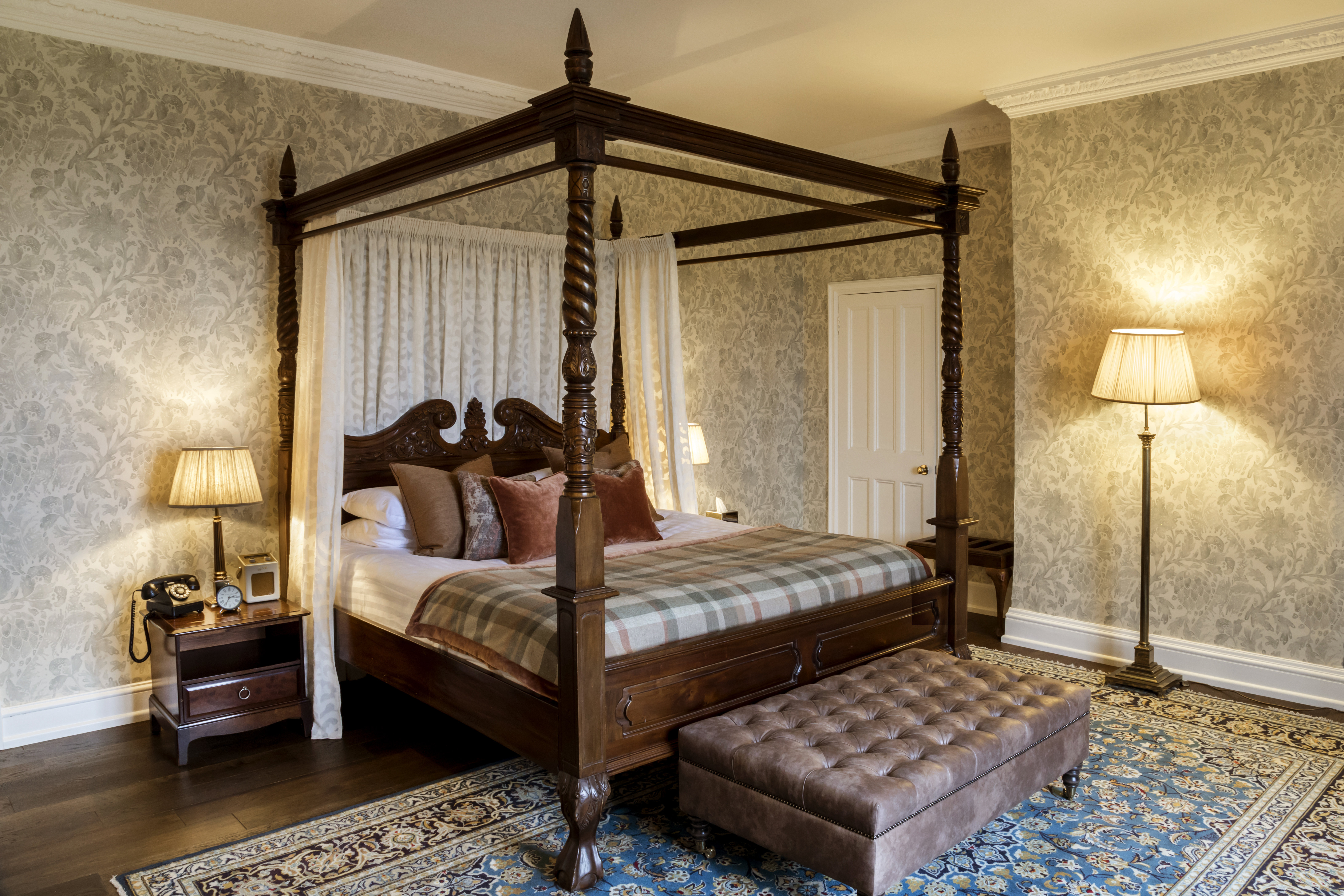 Manor, Suite