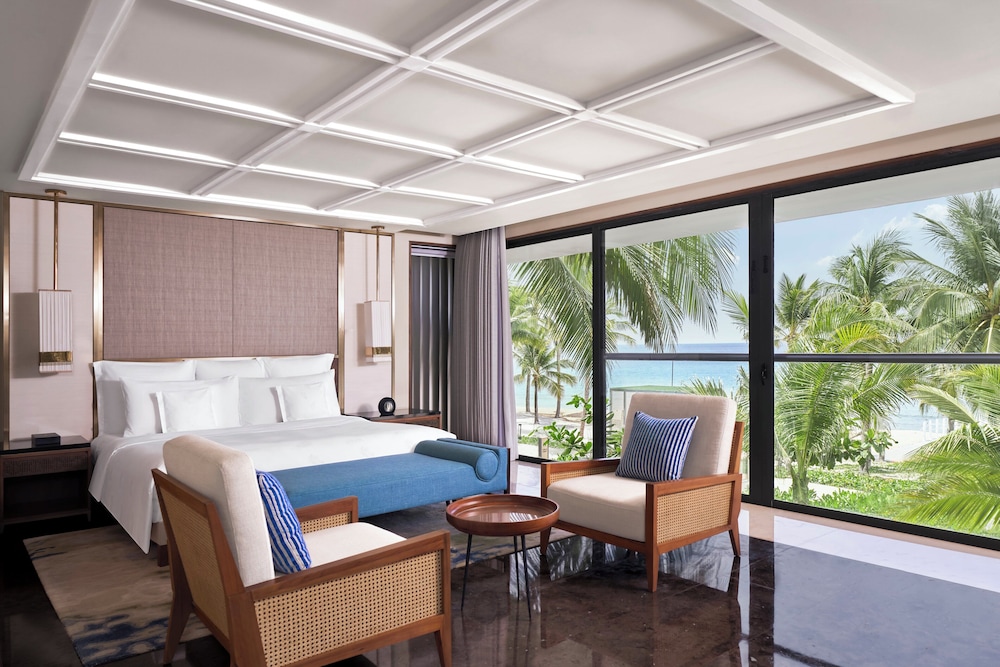 4 Bedrooms, Villa, King Bed, 2 Queen and Twin Beds, Ocean Front, Club Lounge Access