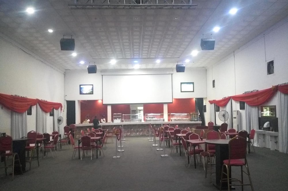 Nero Hotel 8/12