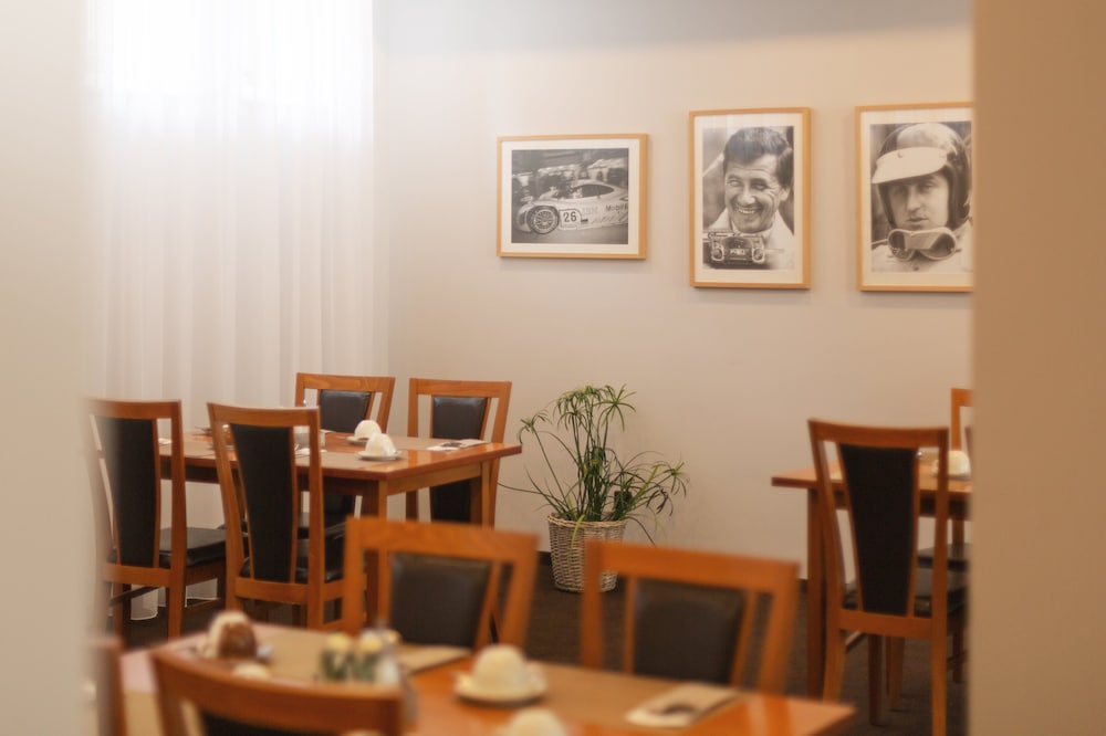Garner Hotel Stuttgart - Zuffenhausen By IHG 55/61