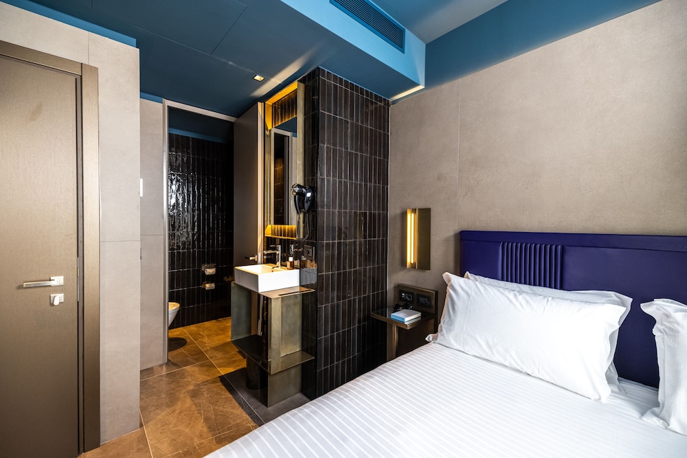 ROOM, SINGLE, DOUBLE BED
