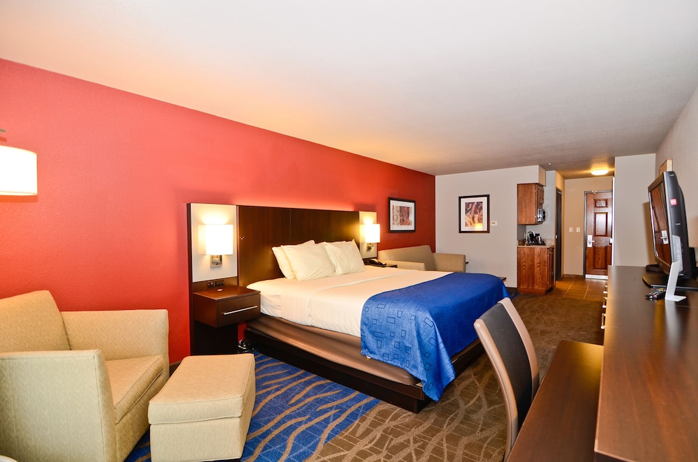 Astoria Hotel and Event Center 8/61