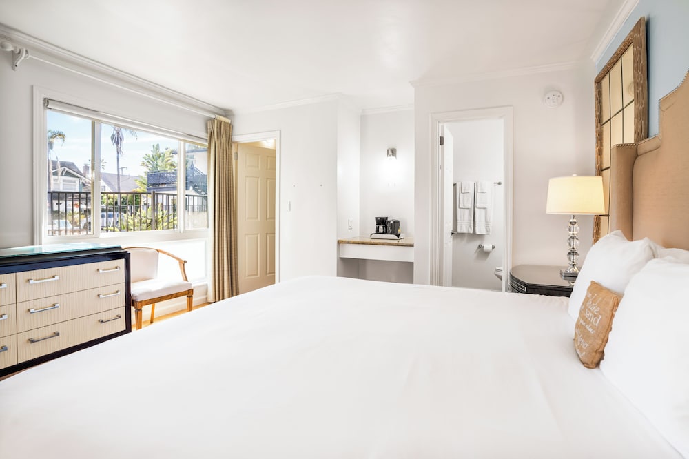 ROOM, KING BED, KITCHEN