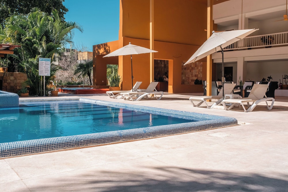 Hotel Ixzi Plus 62/63