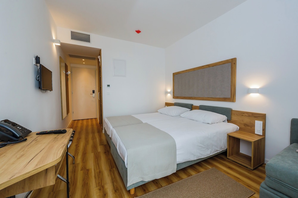 Hotel Medena Block A 13/50