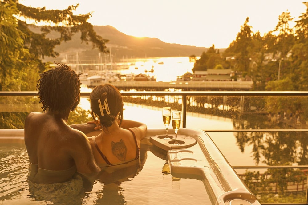Brentwood Bay Lodge Spa 56/64