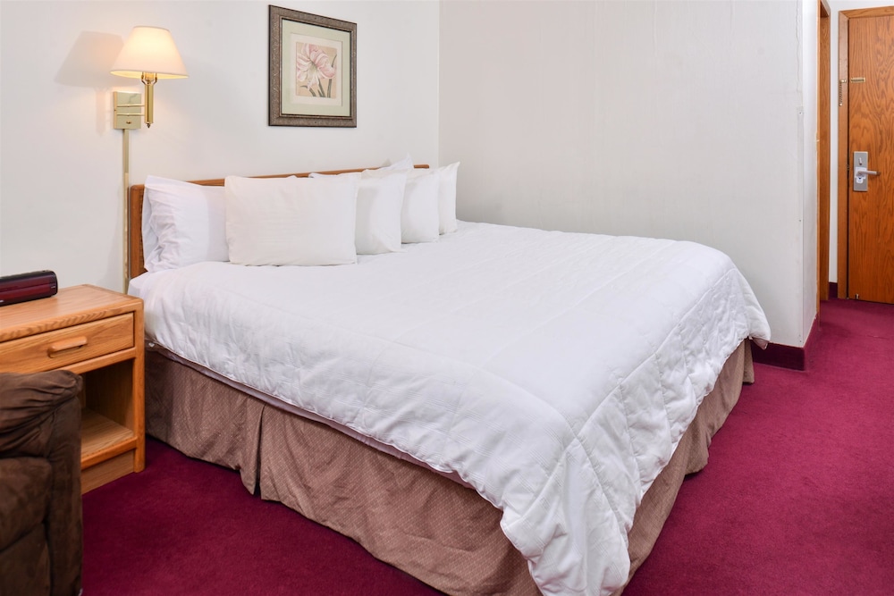 Sauk River Inn & Suites, a Travelodge by Wyndham 12/42