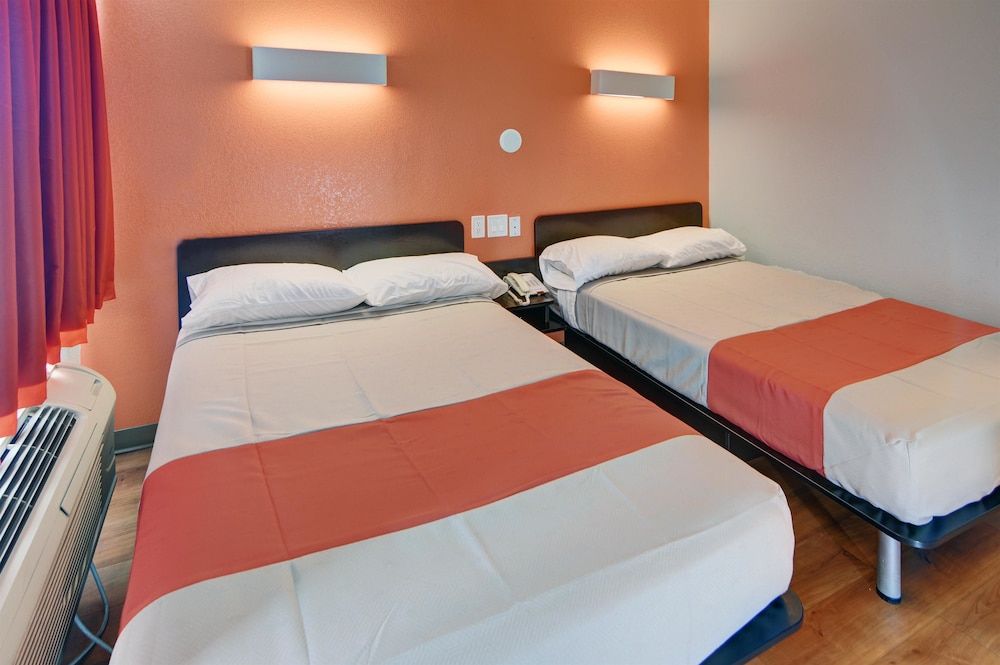 Motel6 Denton, TX - UNT 26/60