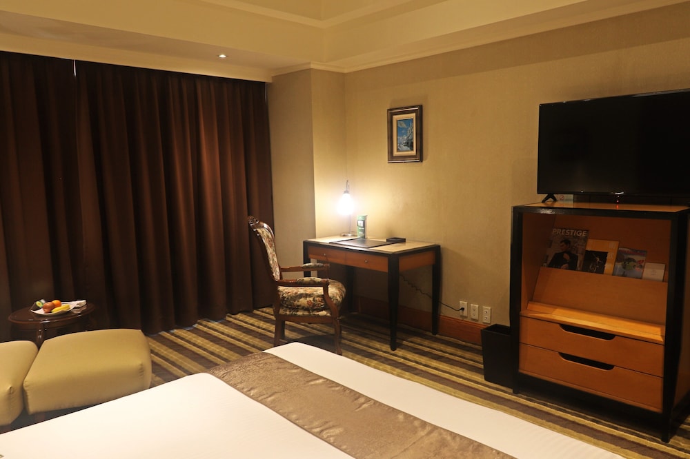 Lees Hotel 33/51