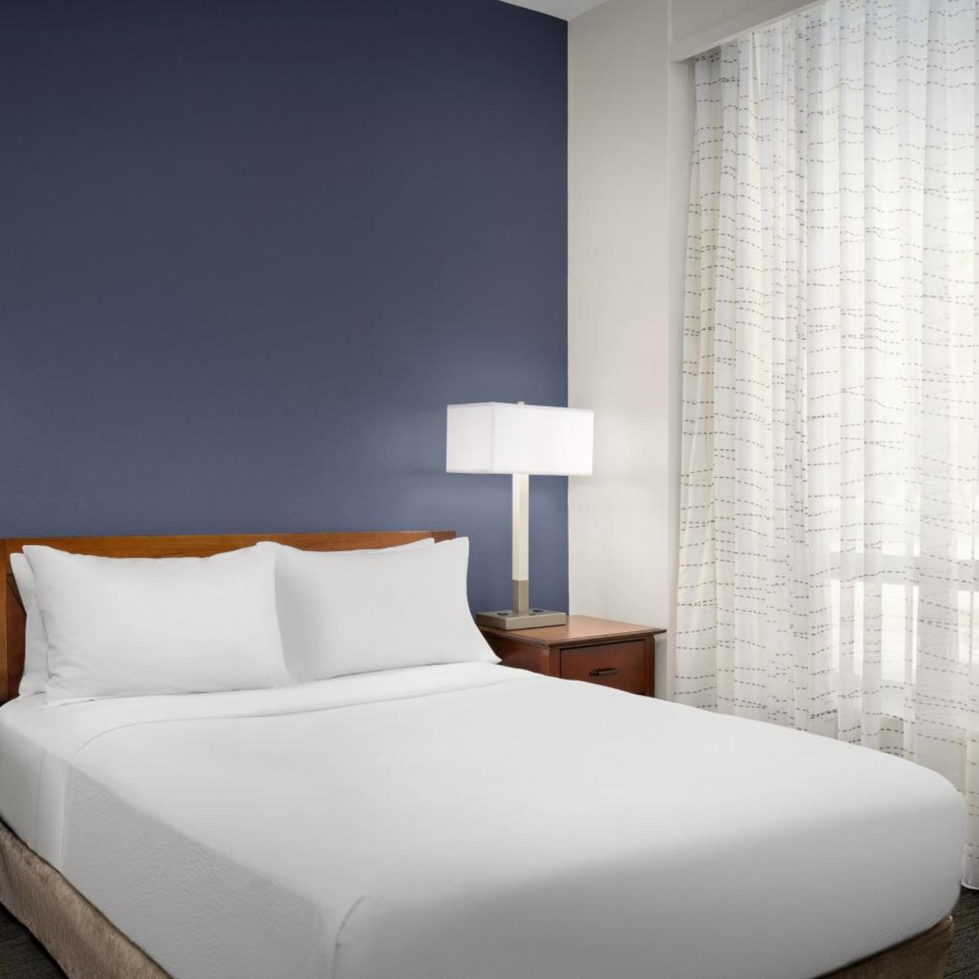 2 Bedrooms, Residential, Suite