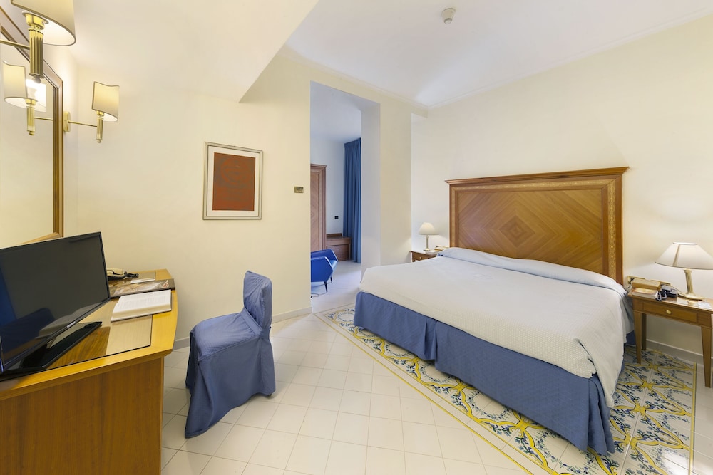 ROOM, TRIPLE, BALCONY