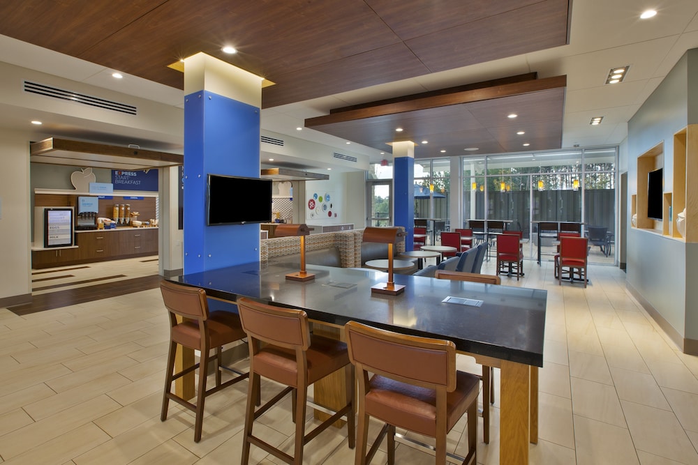 Holiday Inn Express And Suites South Hill 32/40