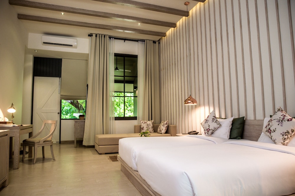 Flora Creek Chiang Mai 13/77