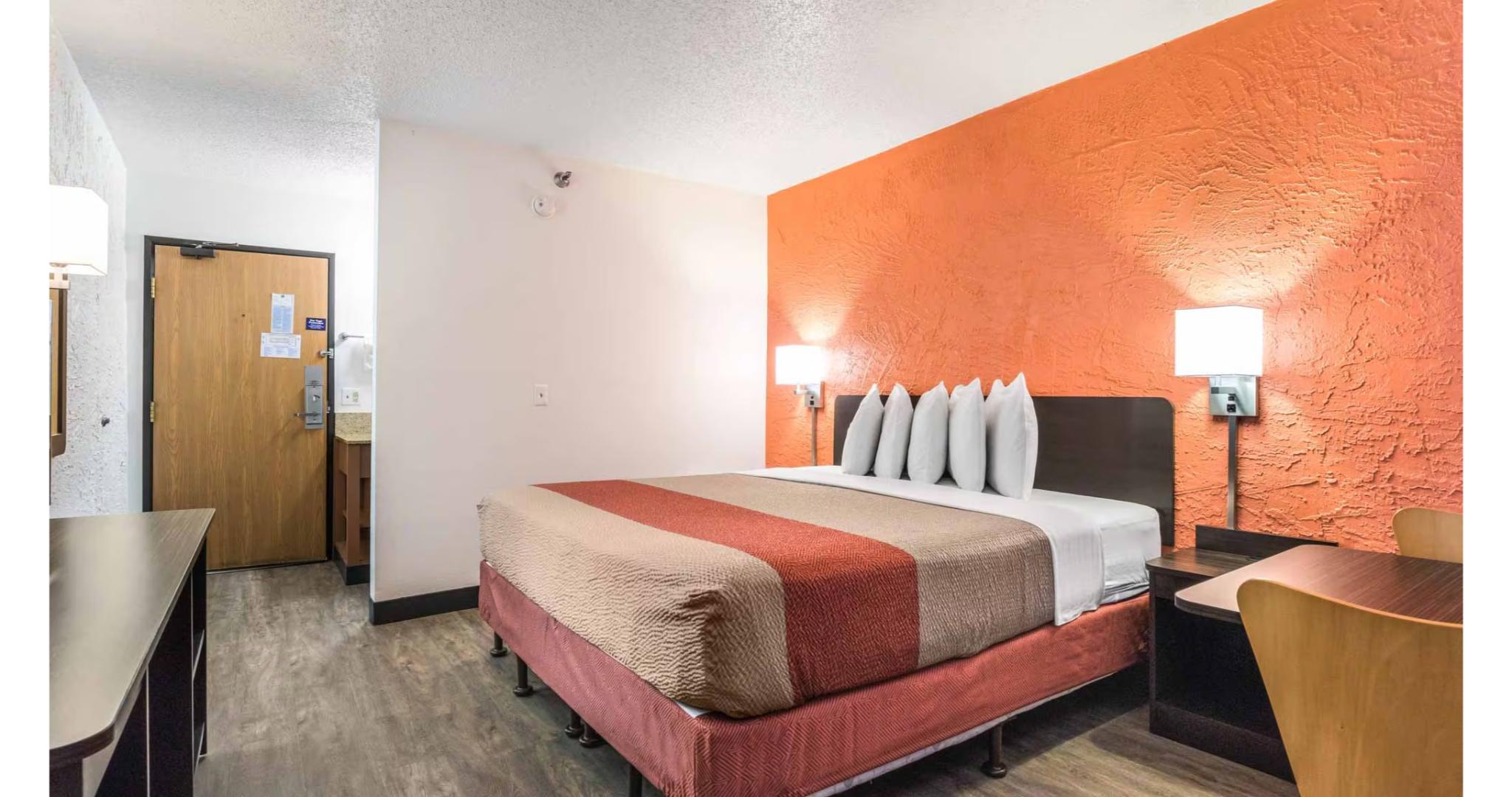 Room, King Bed, Hot Tub