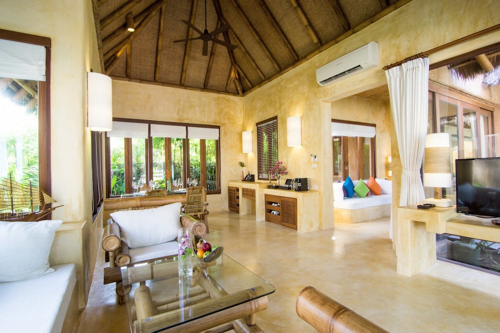 High Season Pool Villa Spa 37/56
