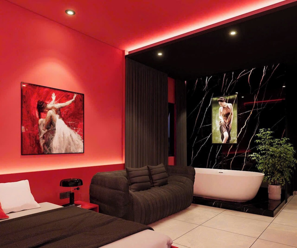 A Hotel 23/38