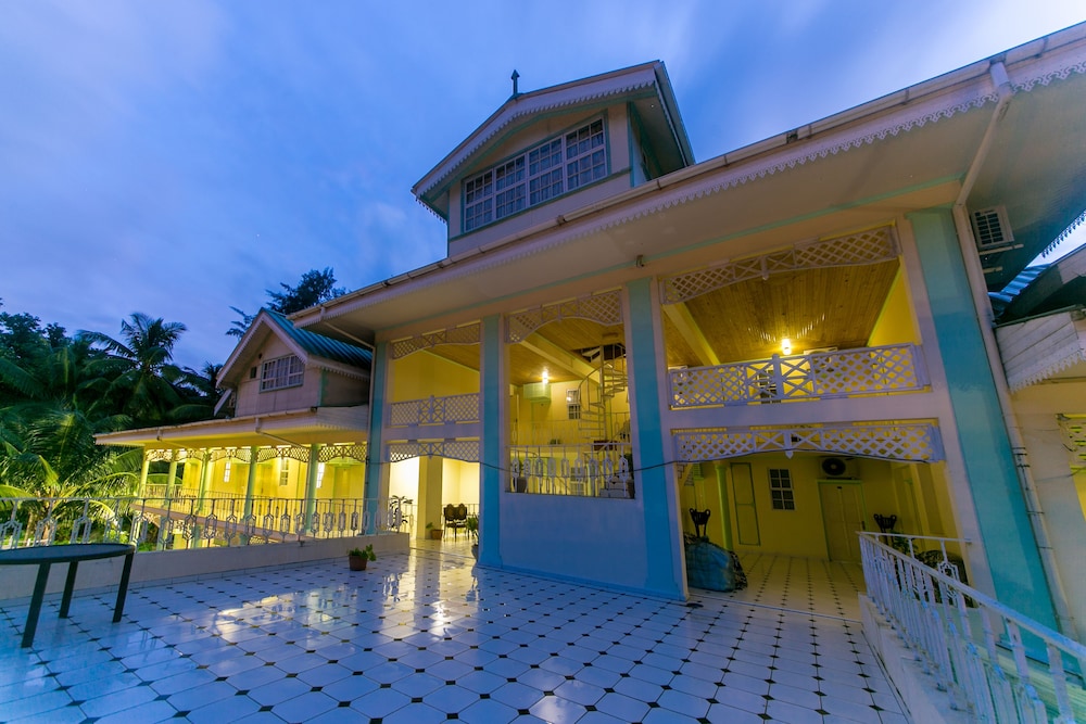 Palm Beach Hotel 2/40