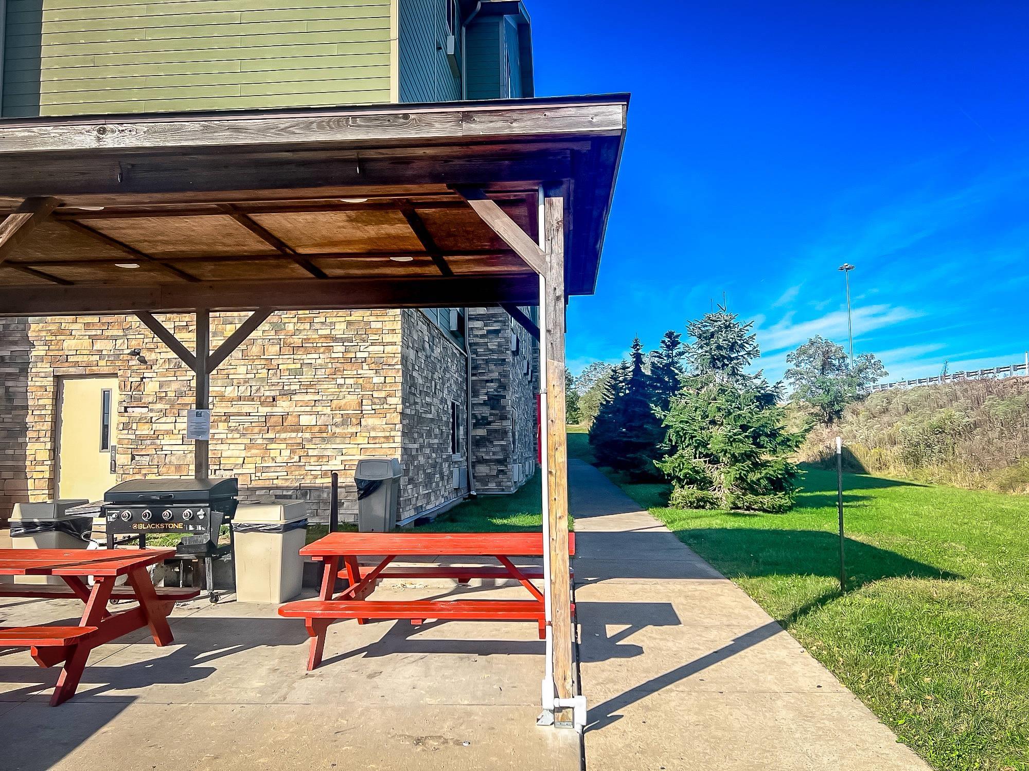 Suburban Studios Triadelphia - Wheeling at The Highlands 30/30
