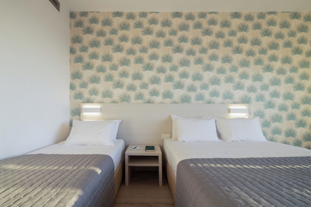 Standard, 3 Beds, Lateral Side Sea View، Harmony Bay 4/10