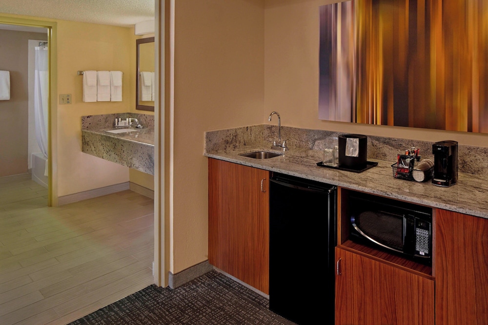 Courtyard By Marriott Orlando East/Ucf Area 50/50