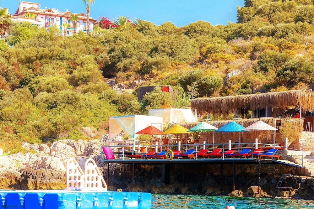 Amphora Hotel 49/56