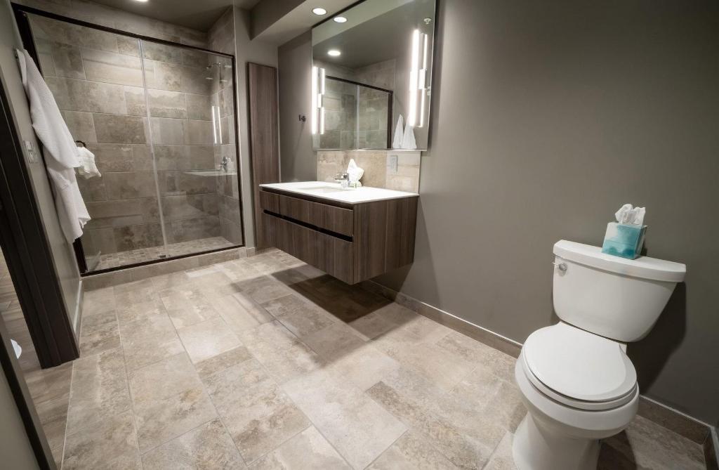 Montvale, Signature, Suite
