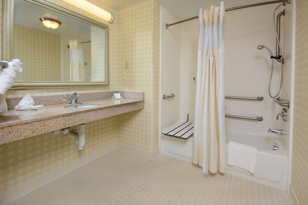 Hilton Garden Inn Raleigh Capital Blvd I-540 14/49