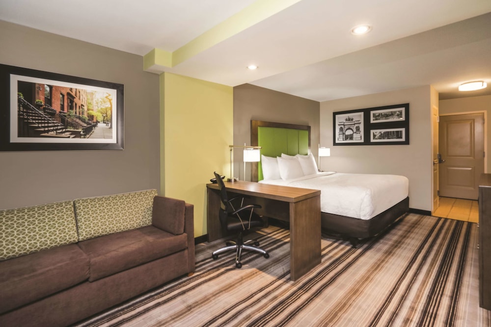 La Quinta Inn & Suites Brooklyn Central 6/17