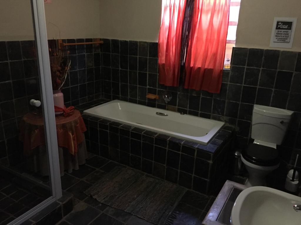 Travellers Nest Guesthouse 84/93