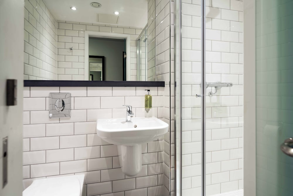 Superior, Family, Quadruple, Double and Twin Beds, easyHotel Newcastle City Centre 7/7