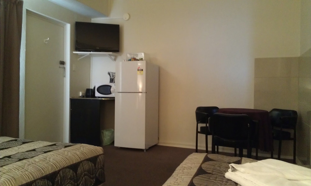 AVALON MOTEL 32/45