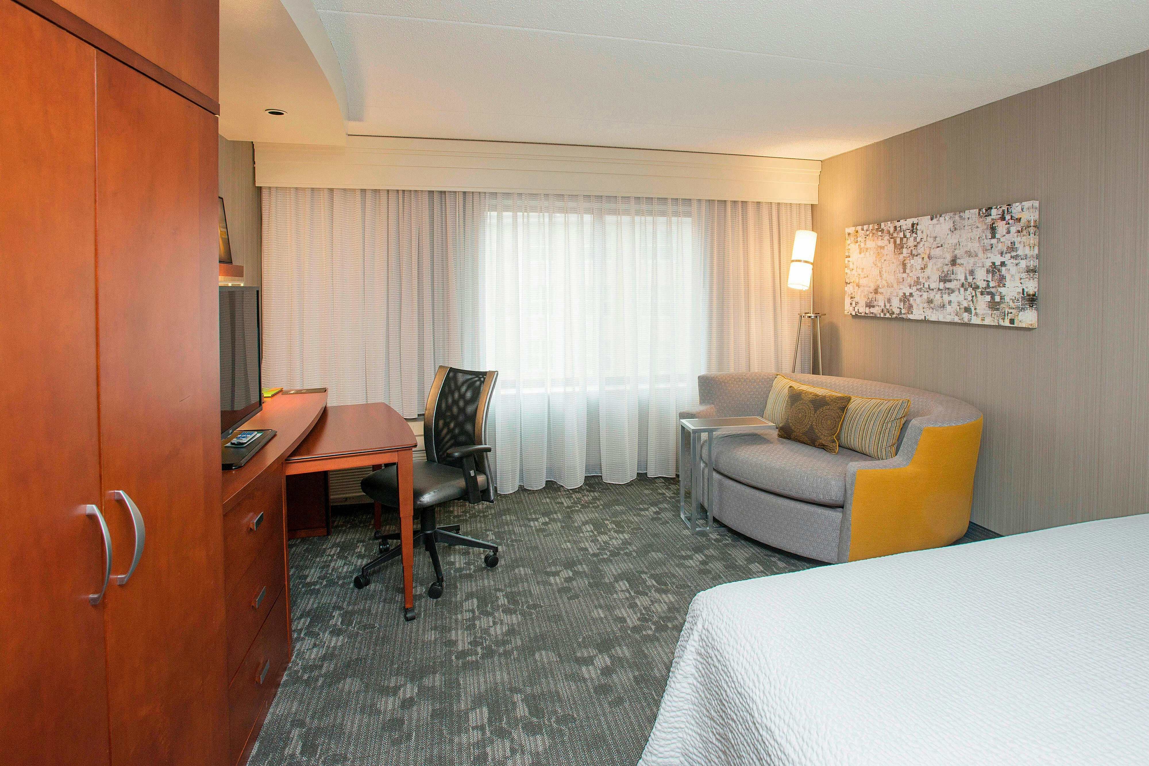 Courtyard By Marriott Cincinnati North At Union Centre 15/50