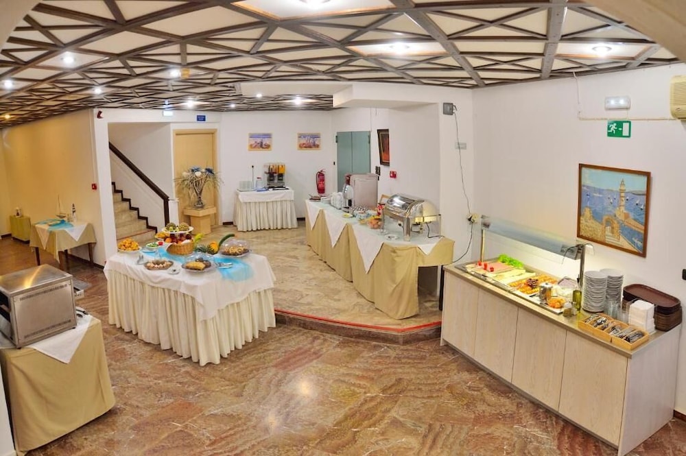 Elena Hotel 30/51