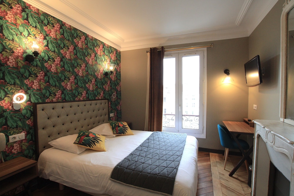 Room at Hotel Excelsior Batignolles, PARIS