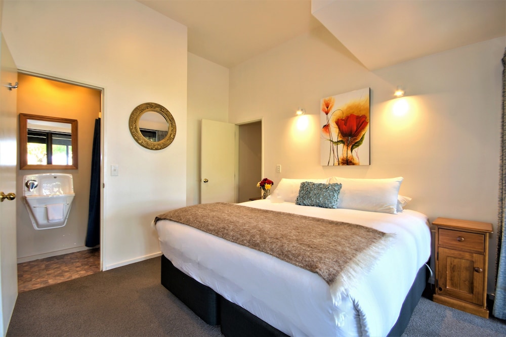 Balmoral Lodge 27/65