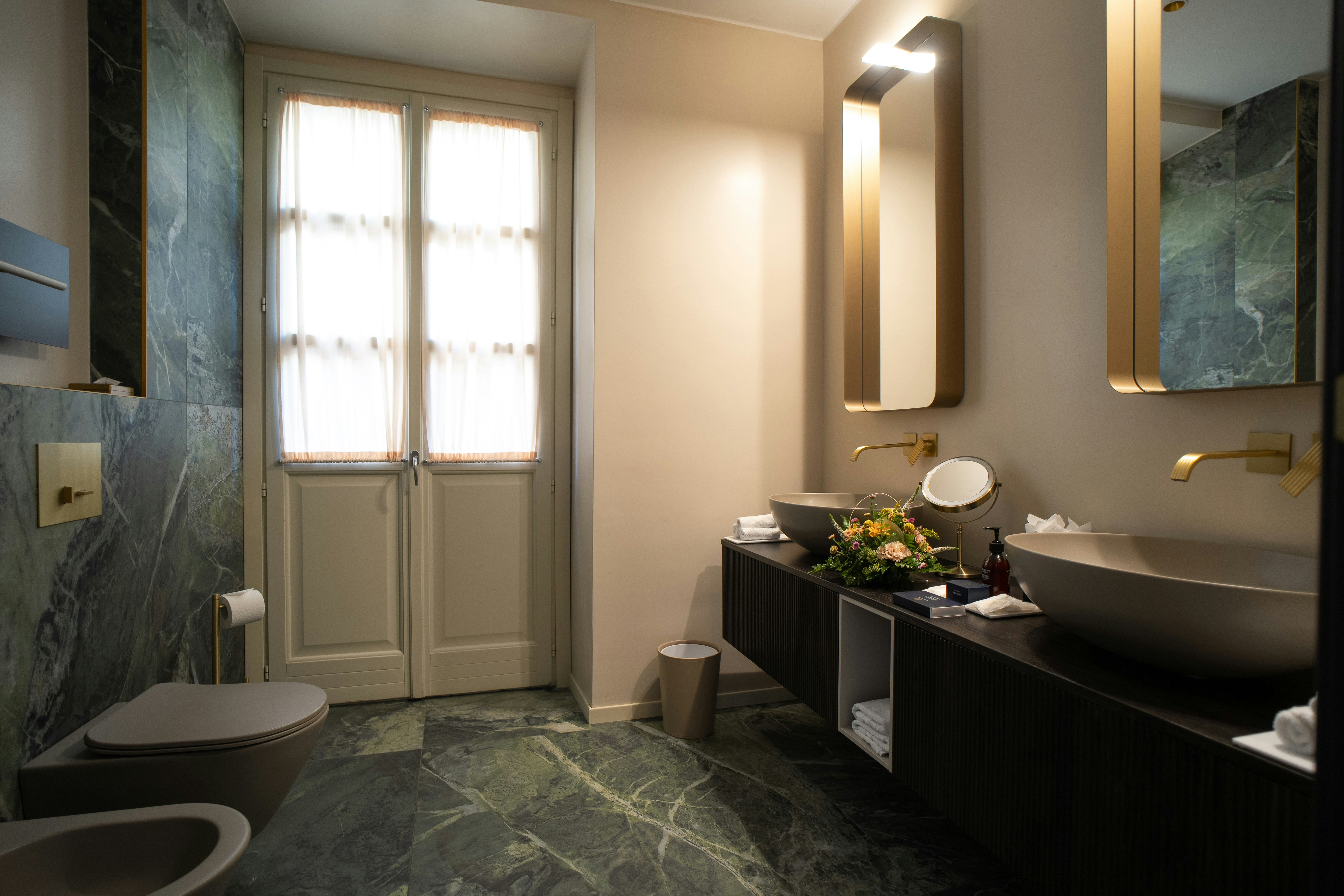 Garden, Privilege, Suite، Grand Hotel Alassio Beach & SPA Resort 2/2