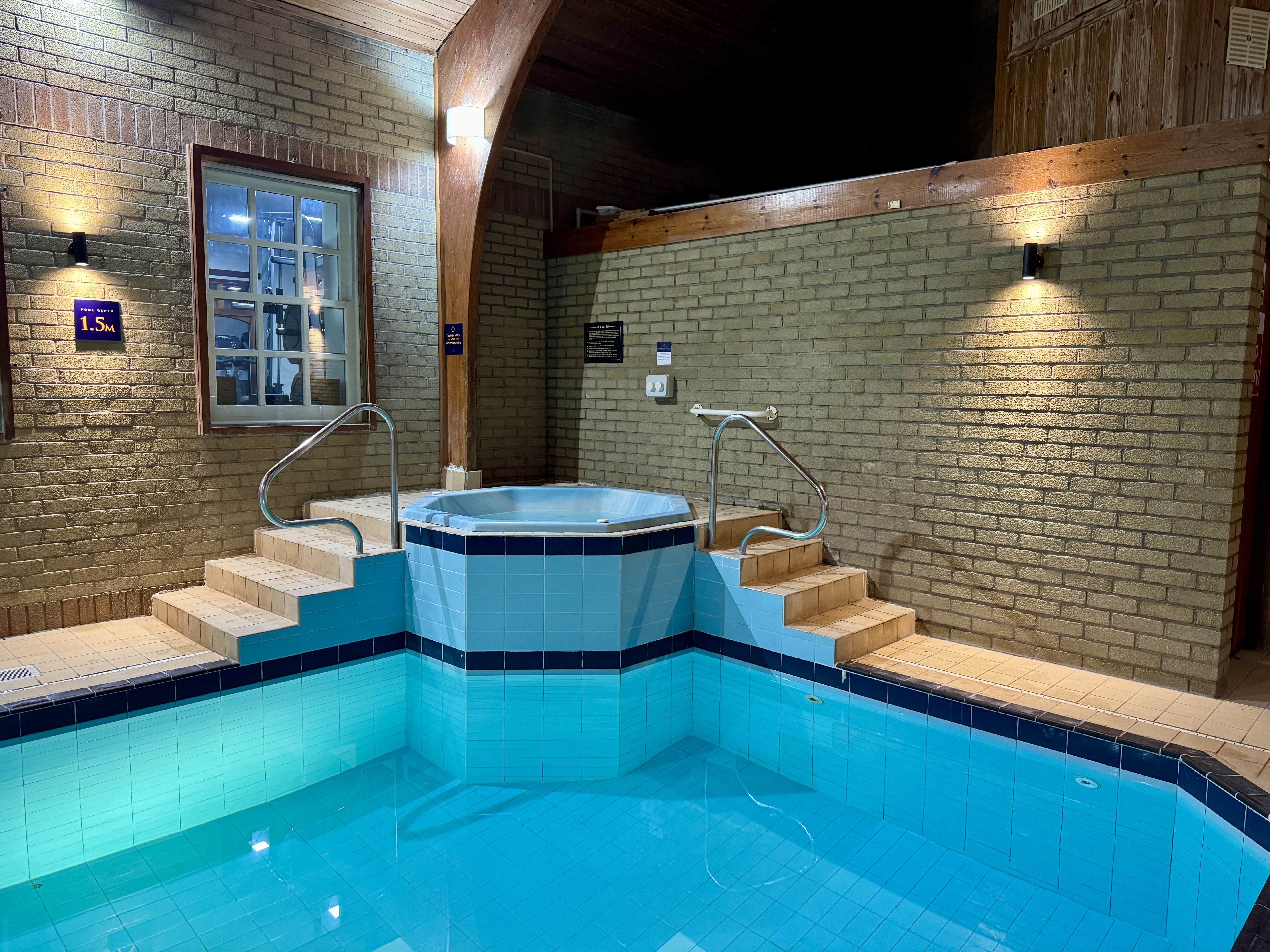Lomond Hills Hotel 23/34