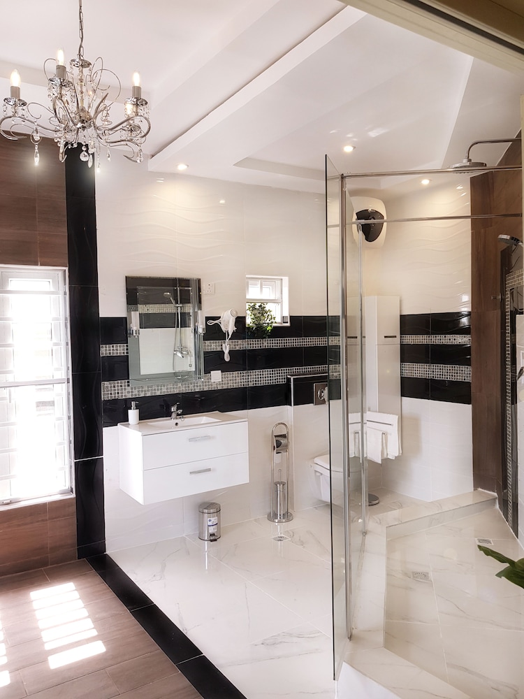 Prestige Villa 3/21
