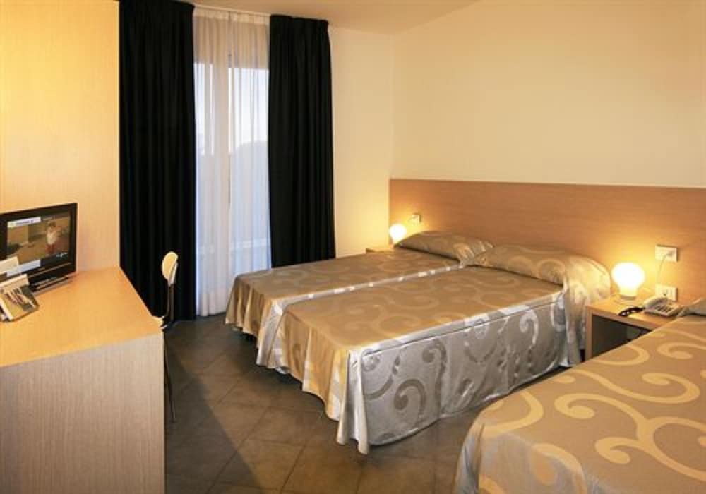 Hotel Eden 7/62