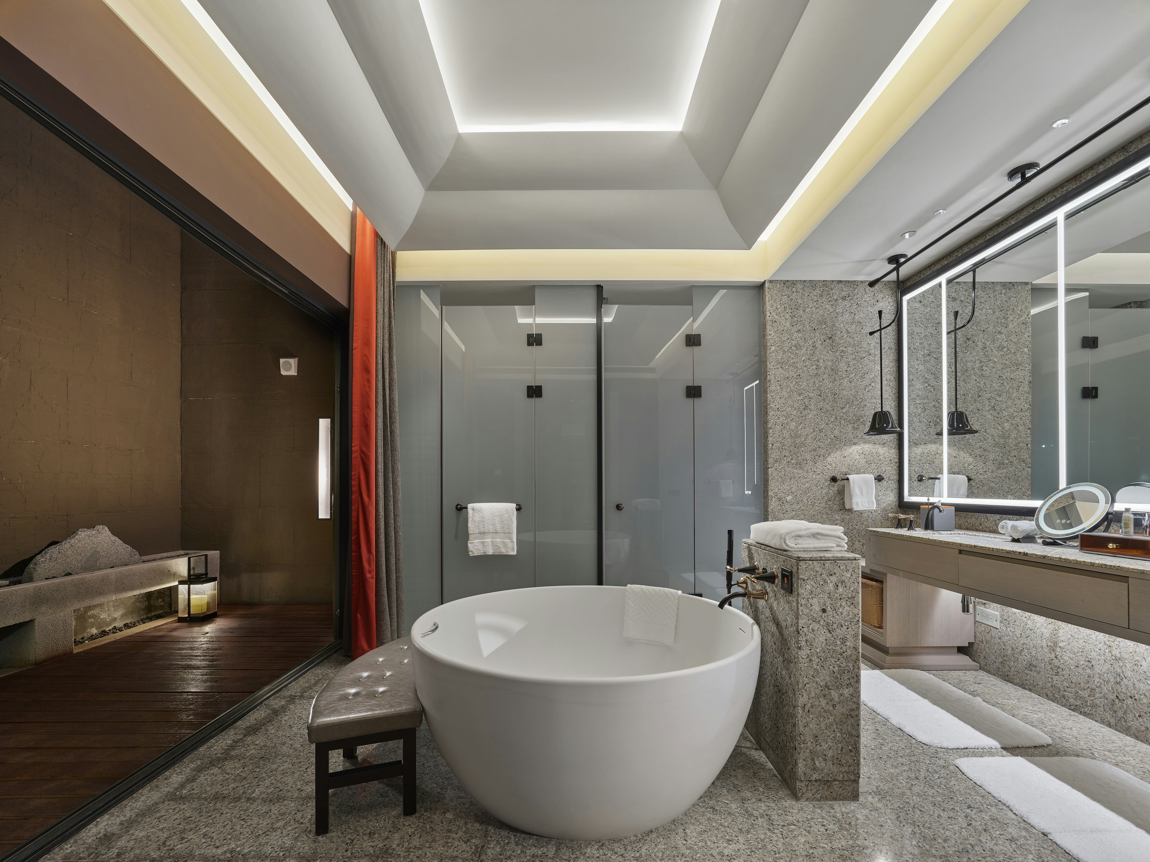 جناح رئاسي بسرير كينج، Hilton Shigatse 2/3
