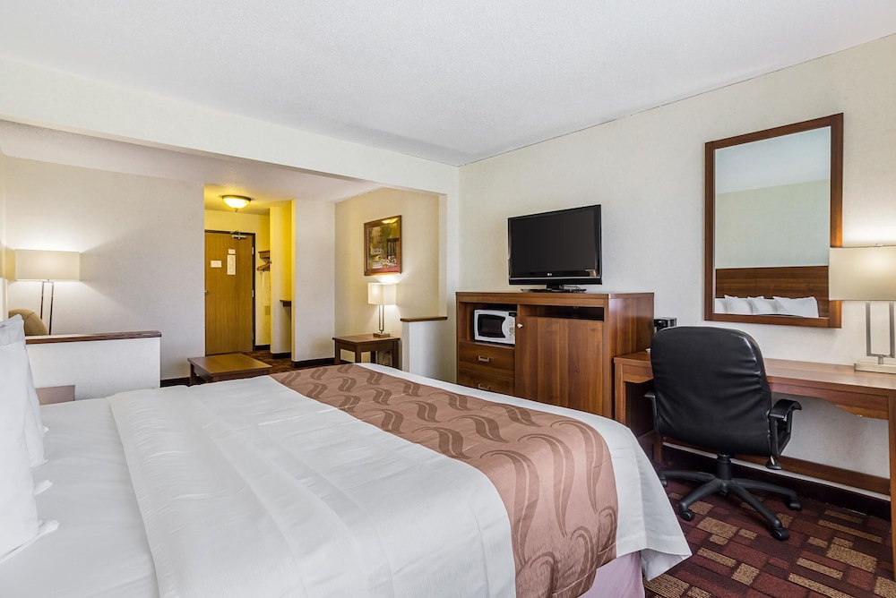 Econo Lodge Luverne I-90 6/27
