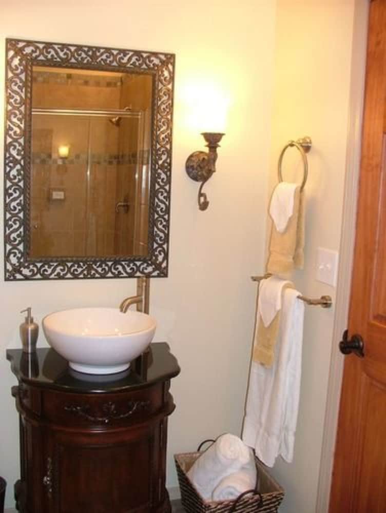 Alaska Adventure Unlimited Chalets 40/42