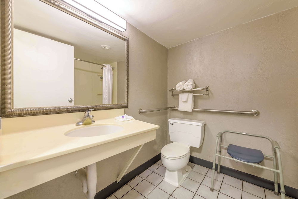 Motel6 Spring Hill, FL - Weeki Wachee 54/64