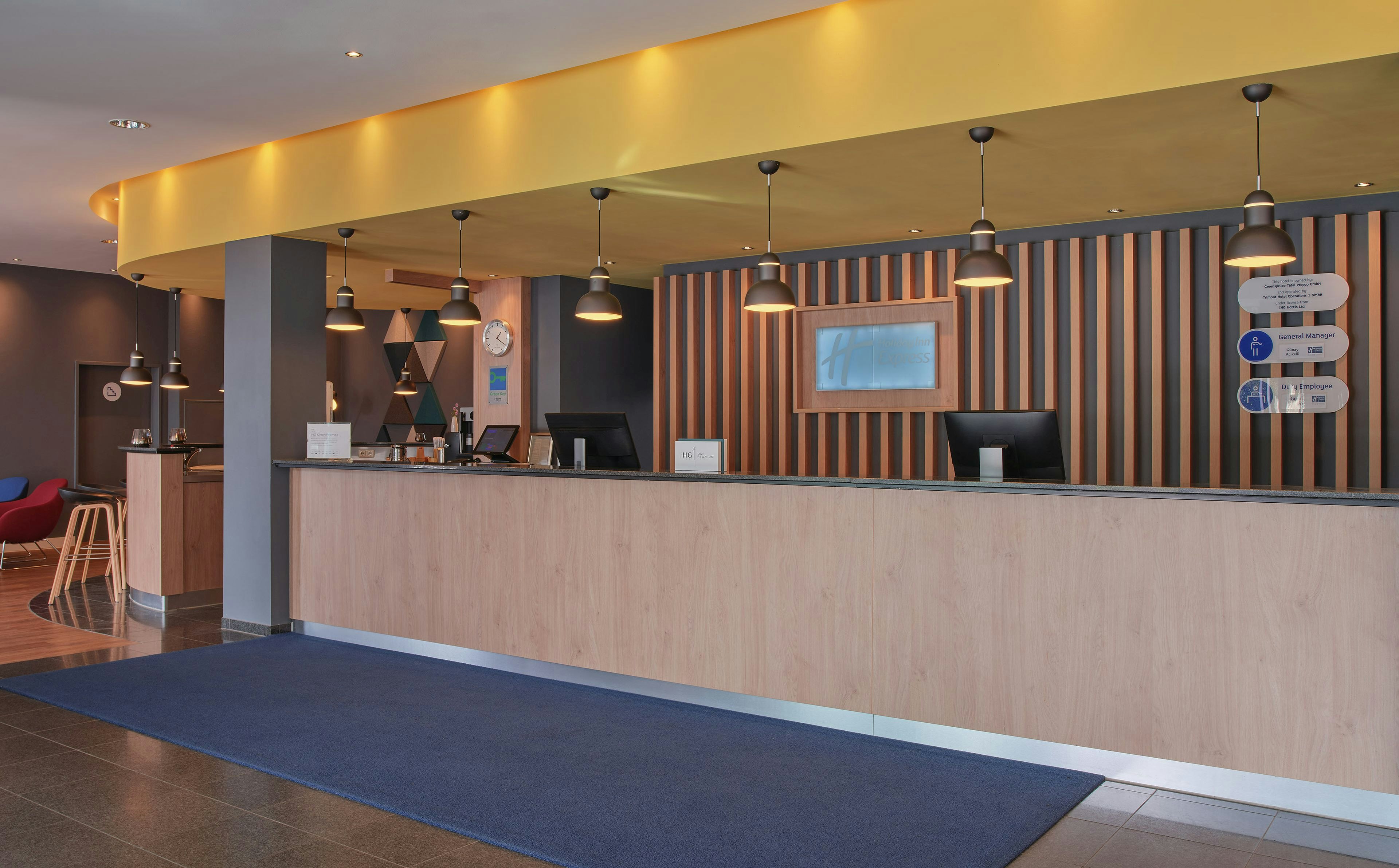 HOLIDAY INN EXPRESS FRANKFURT AIRPORT 12/58